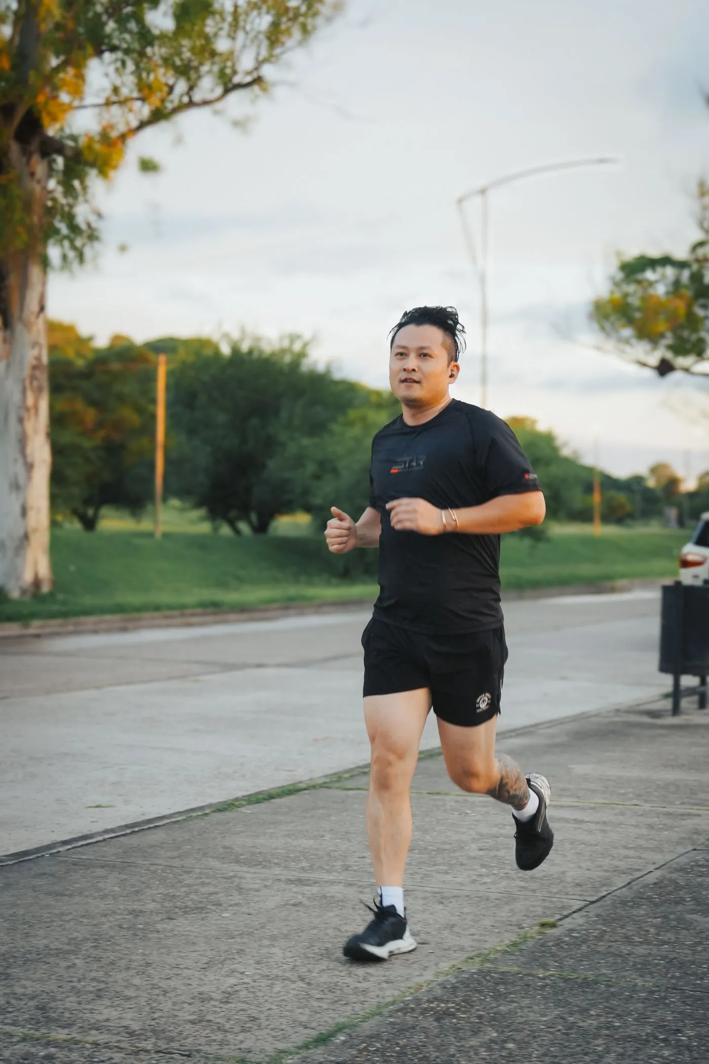 BerbaLean Reviews: Does This Berberine Weight-Loss Supplement Work? 4 An ordinary man jogging outdoors, supporting a weight-management plan