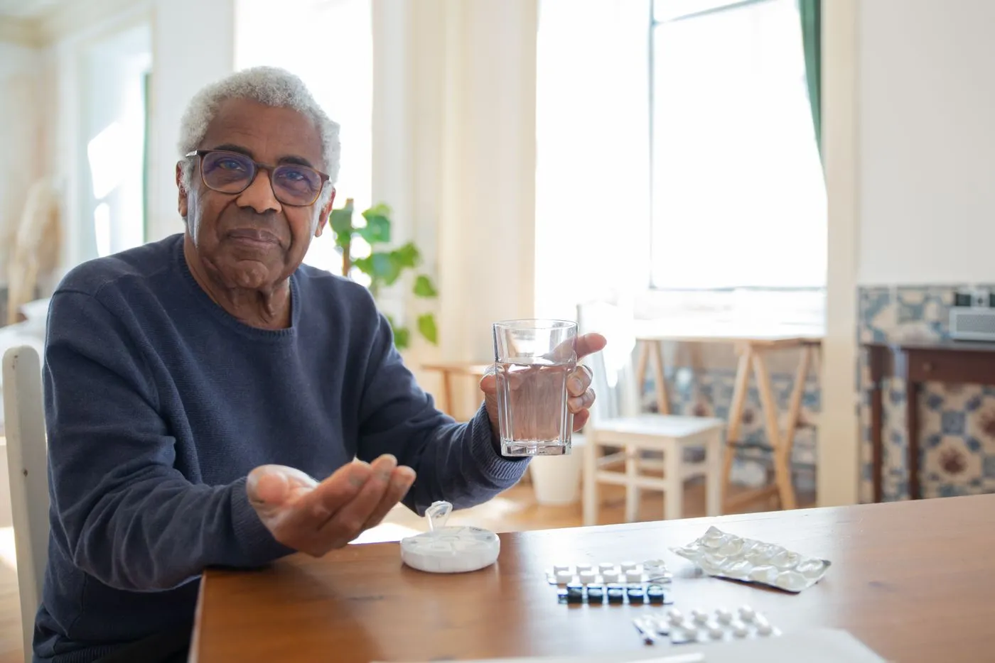 Sciaticyl Reviews: Does This Nerve Support Supplement Work? 5 Taking a daily capsule with a glass of water