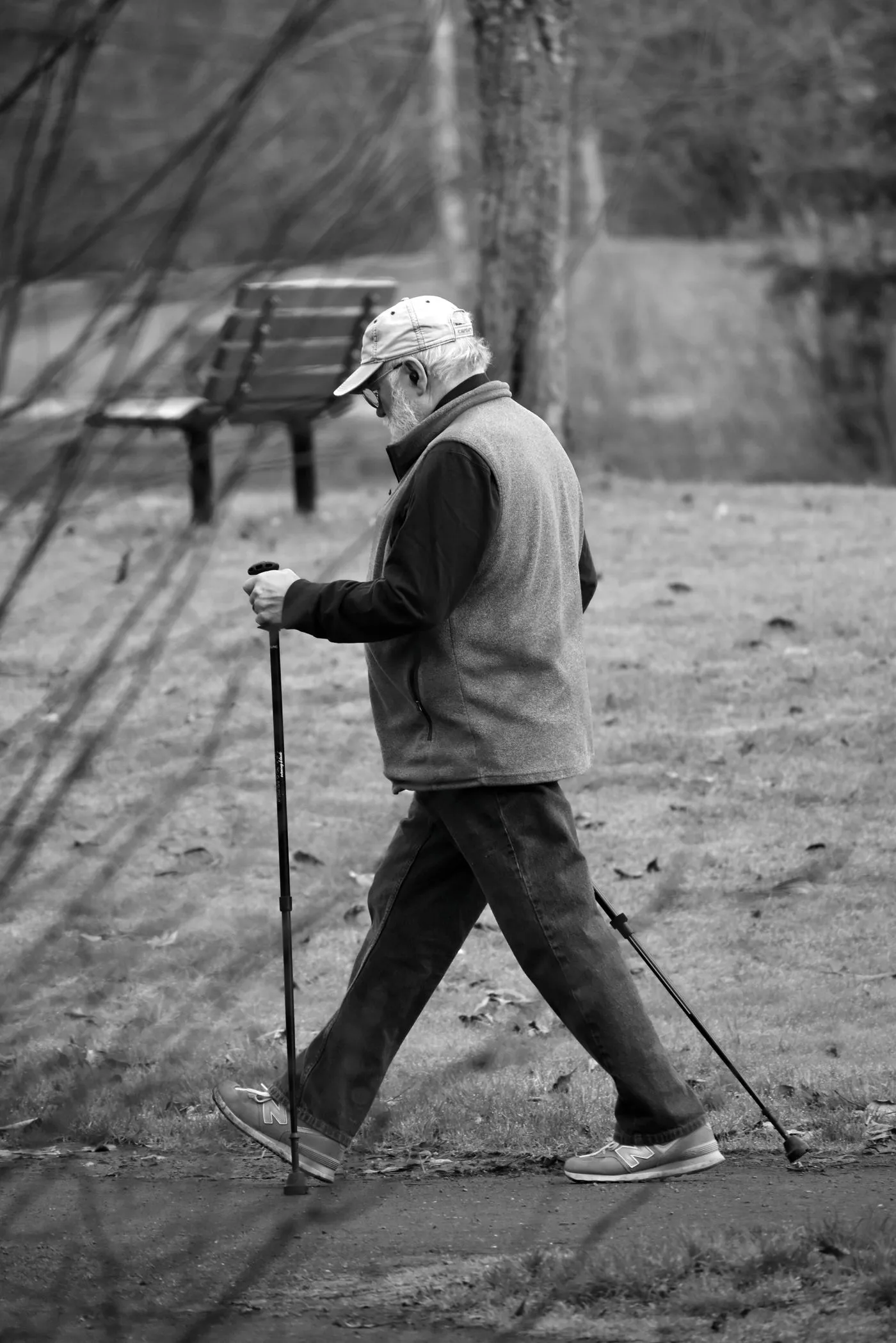 Sciaticyl Reviews: Does This Nerve Support Supplement Work? 4 Active senior enjoying a pain-free walk outdoors